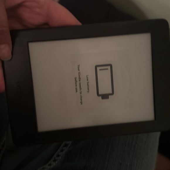 Amazon KINDLE Paperwhite e-Reader - Picture 2 of 4